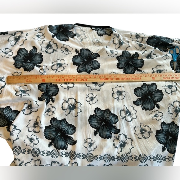 NWOT V-Neck Hibiscus Floral Kaftan from Indonesia One Size Medium - 3X Read Info - Picture 9 of 9